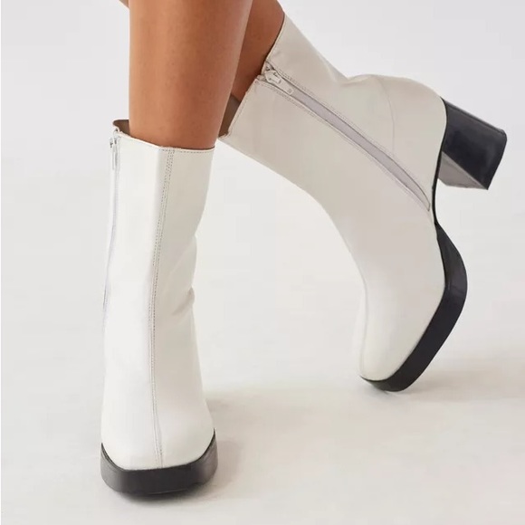 UO Block Heel Leather Ankle Boots - Picture 1 of 4